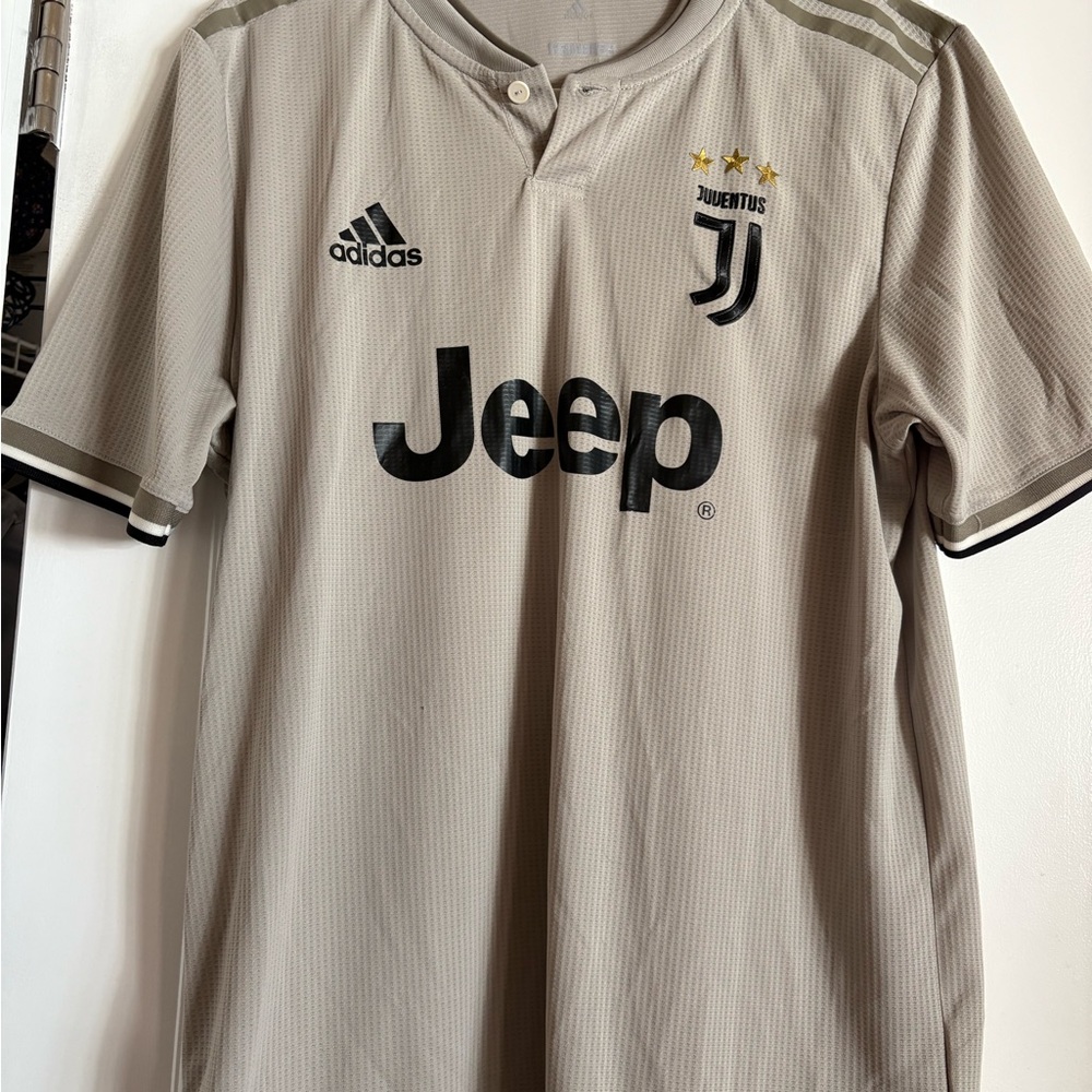 Adidas Juventus Men's Beige Soccer Jersey